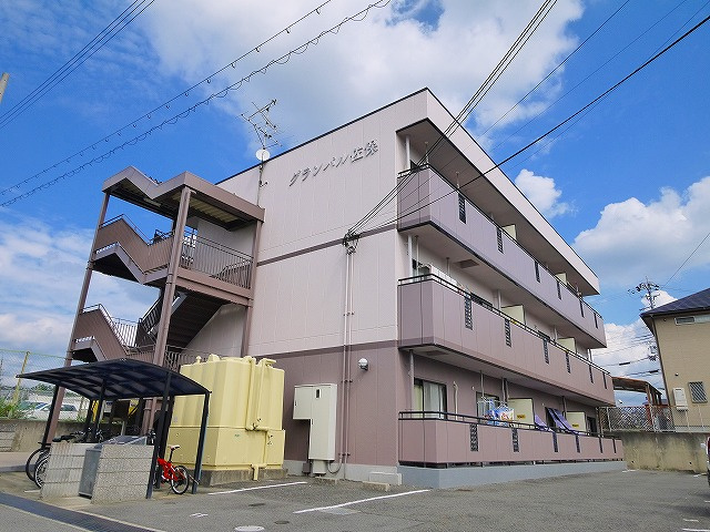 グランパル佐保の外観