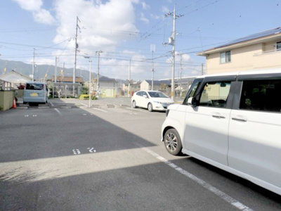 【駐車場】 | エスポワールＤ棟 | 駐車場に車を止められます