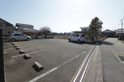 【駐車場】 | ボヌール葛城 | 車をお持ちの方に嬉しい駐車場付きの物件です