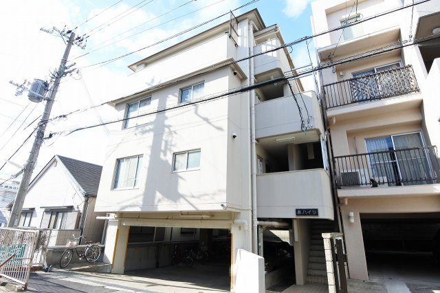 泉ハイツの外観