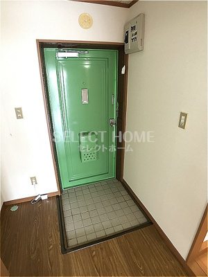 【玄関】 | コーポ山本 | 明るい玄関です