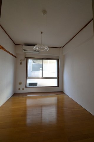 広島市西区庚午北２丁目の賃貸マンションの洋室