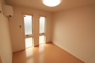 【洋室】 | ヴィルヌーブＥ | 広々とした洋室です