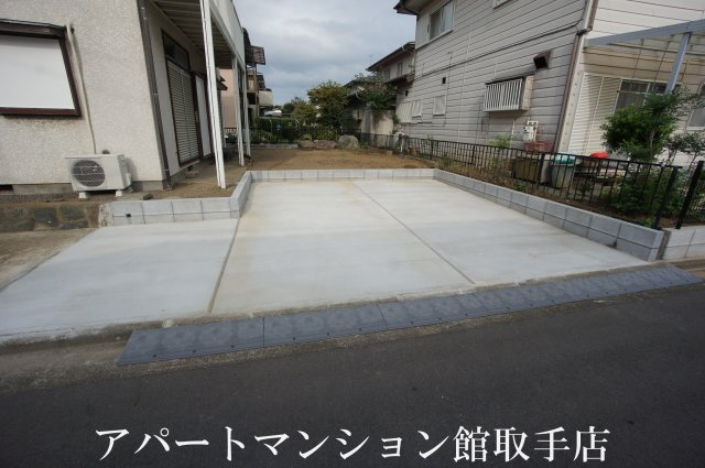 光風台1丁目貸家の駐車場