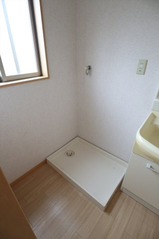 フォーリストＡ棟の洗面所|洗濯機パン