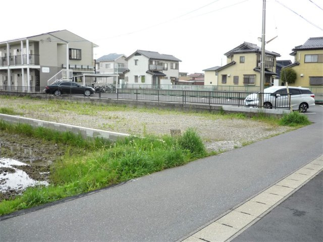 ３３６７４　羽島市上中町長間土地の前面道路含む現地写真