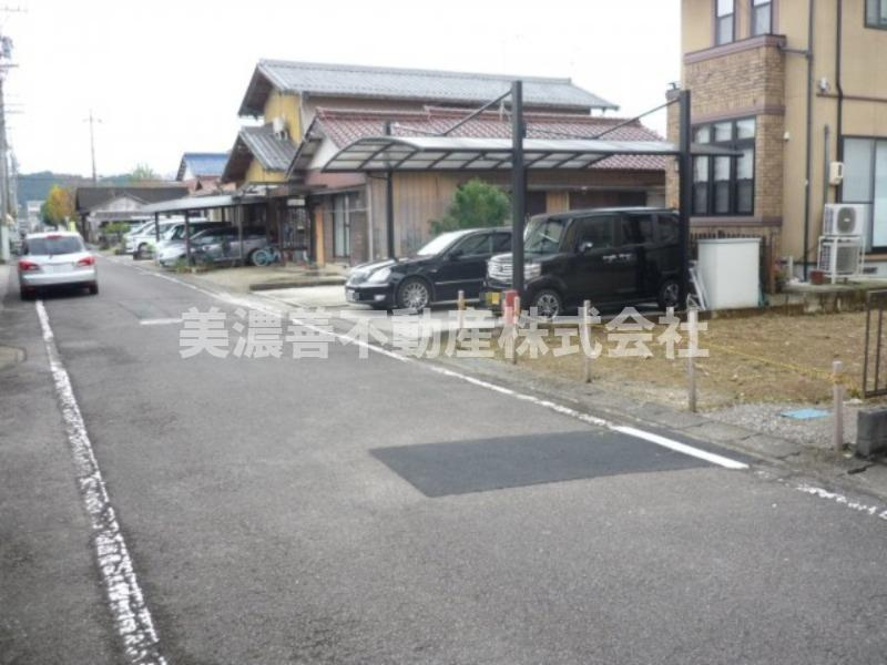 ４９５１１　関市弥生町土地の前面道路含む現地写真