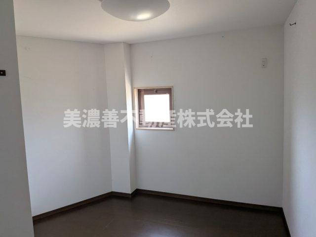 ５０３５５ 　岐阜市春近古市場南事業用の洋室