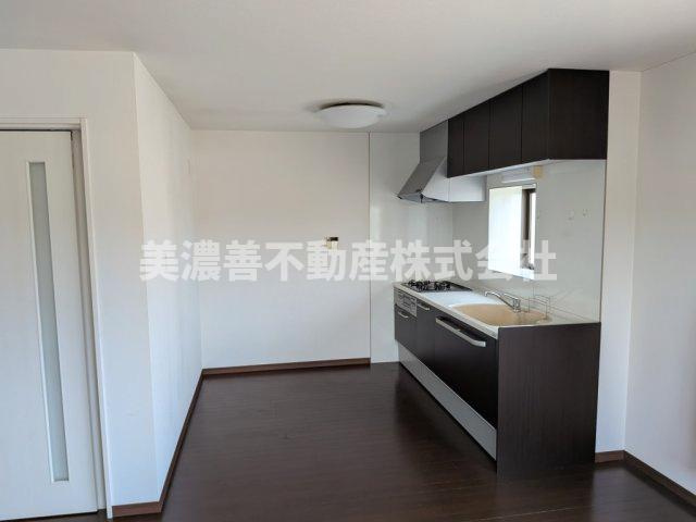 ５０３５５ 　岐阜市春近古市場南事業用のキッチン