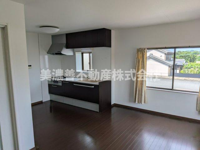 ５０３５５ 　岐阜市春近古市場南事業用のキッチン