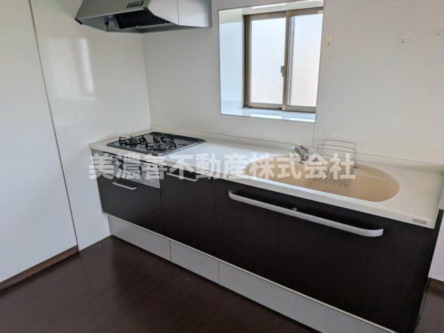 ５０３５５ 　岐阜市春近古市場南事業用のキッチン