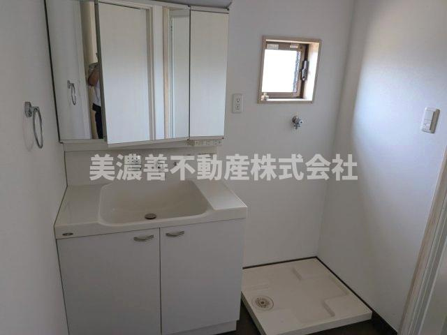 ５０３５５ 　岐阜市春近古市場南事業用の独立洗面台