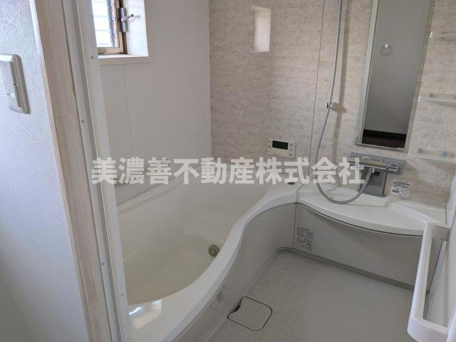 ５０３５５ 　岐阜市春近古市場南事業用の浴室