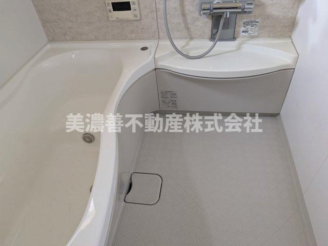 ５０３５５ 　岐阜市春近古市場南事業用の浴室