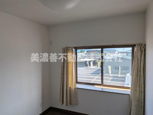 ５０３５５ 　岐阜市春近古市場南事業用の洋室