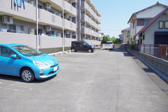 シャイン・フィルⅡの駐車場