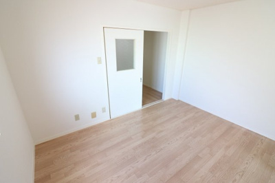 【洋室】 | ルーベデンス | ゆったりした洋室です