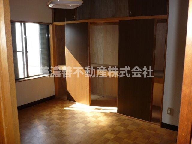 ５２０４５　本巣市七五三中古戸建ての洋室