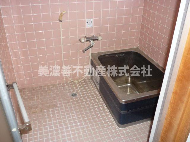 ５２０４５　本巣市七五三中古戸建ての浴室