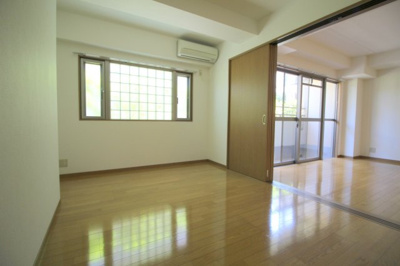 【寝室】 | ジュエル曽根東