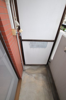 【設備】 | 泉ヶ丘アイビースクエア | 室外洗濯機置場