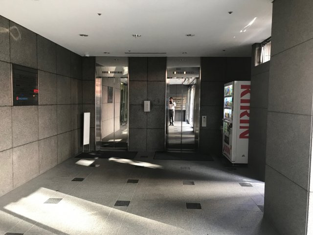 サンライズ新宿のエントランス