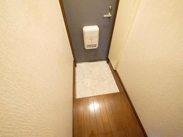 パセオ．メルベーユＢの玄関|収納もある玄関です