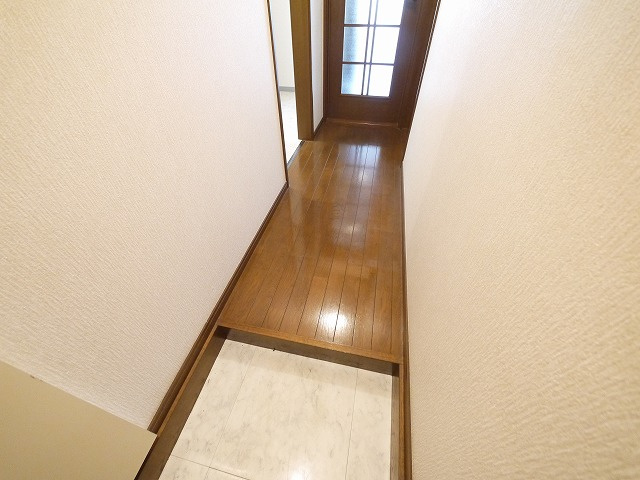 パセオ．メルベーユＢの内装|明るい色調の室内です
