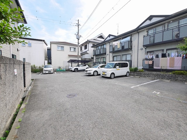 パセオ．メルベーユＢの駐車場|駐車場があるので、車を買う予定の方も安心です