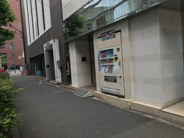 日本橋白馬ビルのエントランス