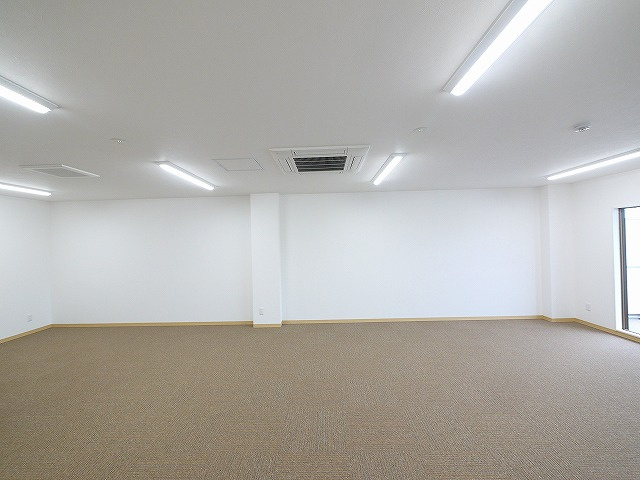 TKレオンビル店舗の内装