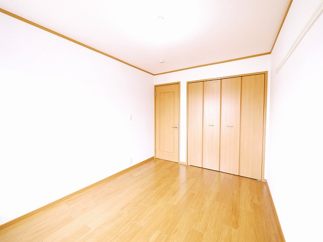 ブリーゼ・Ｆの洋室|落ち着いた色調の洋室です