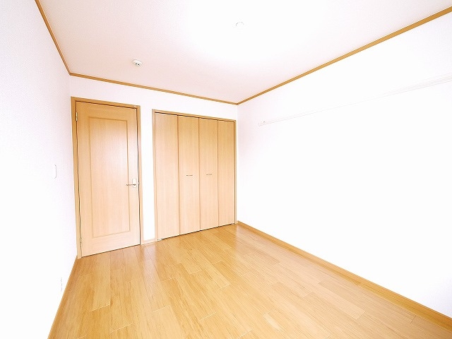 ブリーゼ・Ｆの洋室|広々とした洋室です