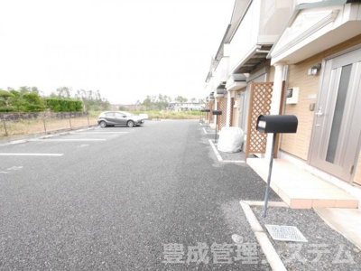 【駐車場】 | SATIS Ｂ | 駐車場があるので、車を買う予定の方も安心です