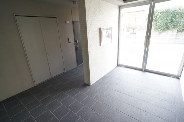 キャトルセゾン荒牧のエントランス