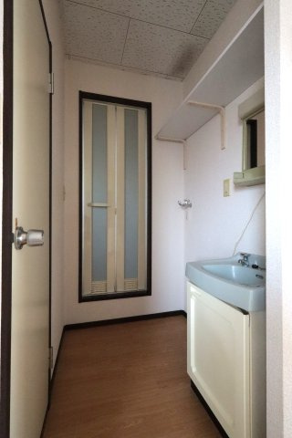 ピースフルハイツ須藤の洗面所|2025年7月撮影。