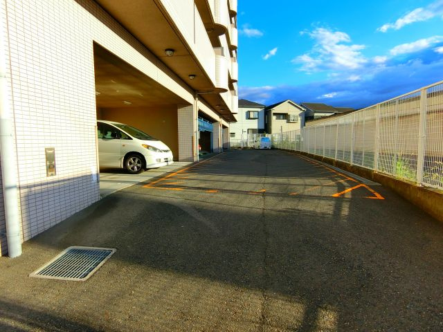 アルデール優貴の駐車場