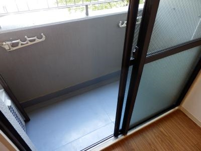 ヤングヴィレッジ嵯峨のバルコニー