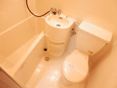 ヤングヴィレッジ嵯峨の浴室|ユニットバス
