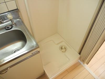 ヤングヴィレッジ嵯峨の設備|室内洗濯機置き場