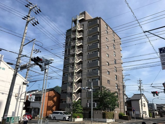 ３２５２１　キャッスルハイツ長良平和通の外観
