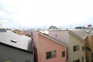 【展望】 | 街並みを見下ろす、バルコニーからの眺望です。