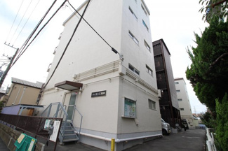 【エントランス】 | 計画的な修繕がなされたマンションのエントランスです。