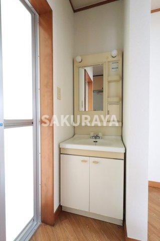 根岸コーポA棟（福居町）の独立洗面台|2025年4月撮影。