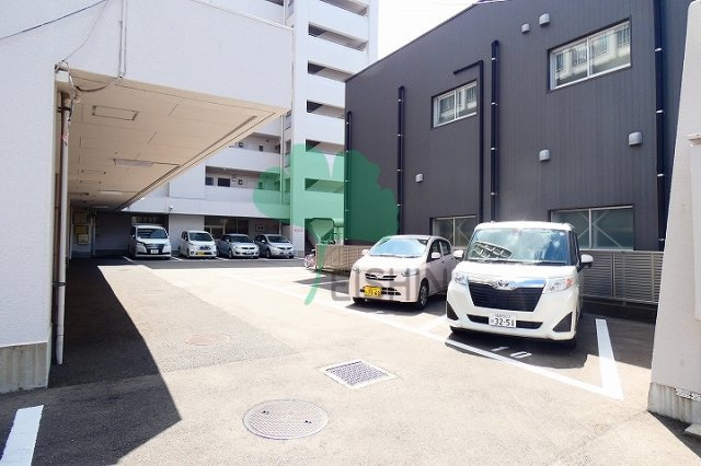 第3よしみビルの駐車場