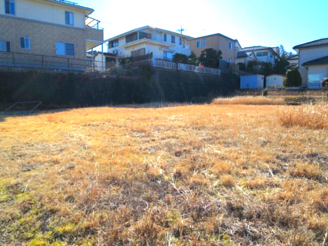 【外観】 | 坂田山4丁目（土地） | 敷地（法面の上）※敷地北西側から撮影