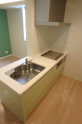 【キッチン】 | リンジュドゥプリムＥ | IH３口コンロ・グリル付き！