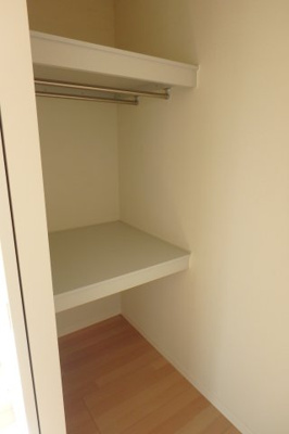 【収納】 | リンジュドゥプリムＥ | 1階、5.5帖寝室の収納