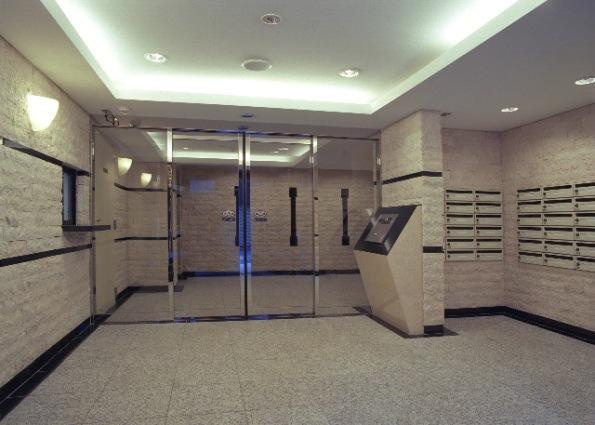 グラントゥルース日暮里駅前のエントランス