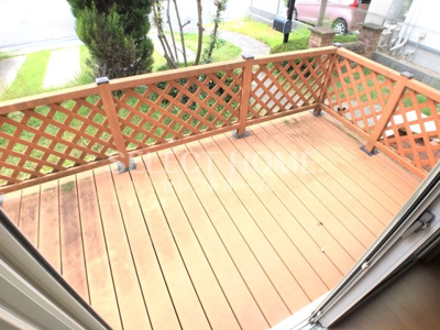 【バルコニー】 | 上田戸建借家 | バルコニーからの眺めを楽しみながら食事をしませんか